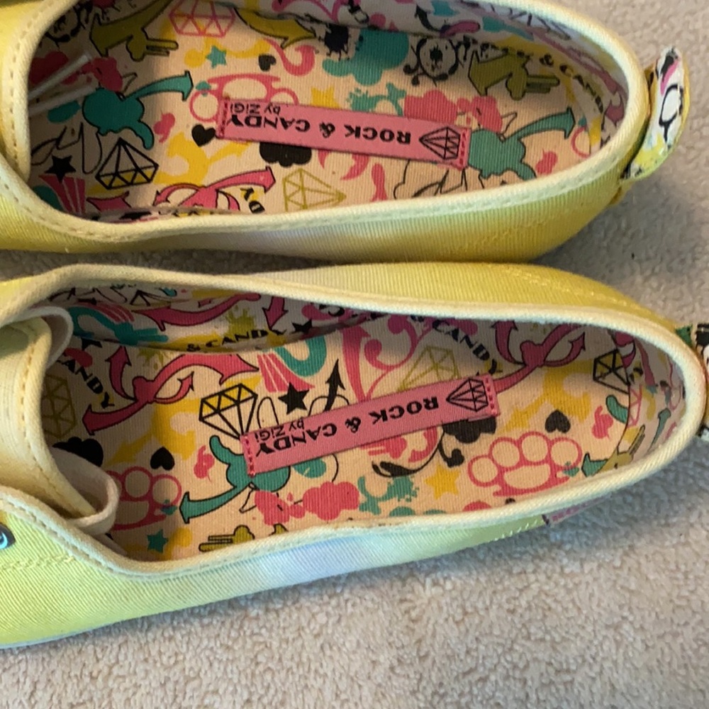 Shoes - Picture 2 of 5